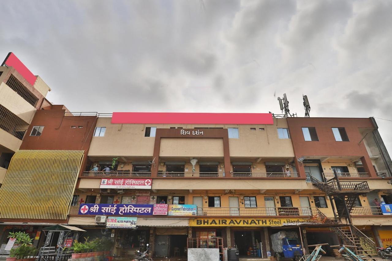 Oyo 16675 Hotel Shri Krishna Inn สุรัต ภายนอก รูปภาพ
