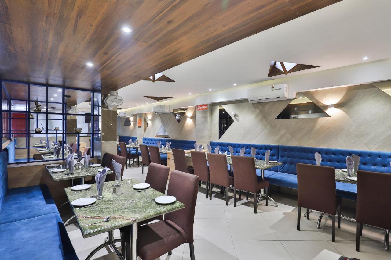 Oyo 16675 Hotel Shri Krishna Inn สุรัต ภายนอก รูปภาพ