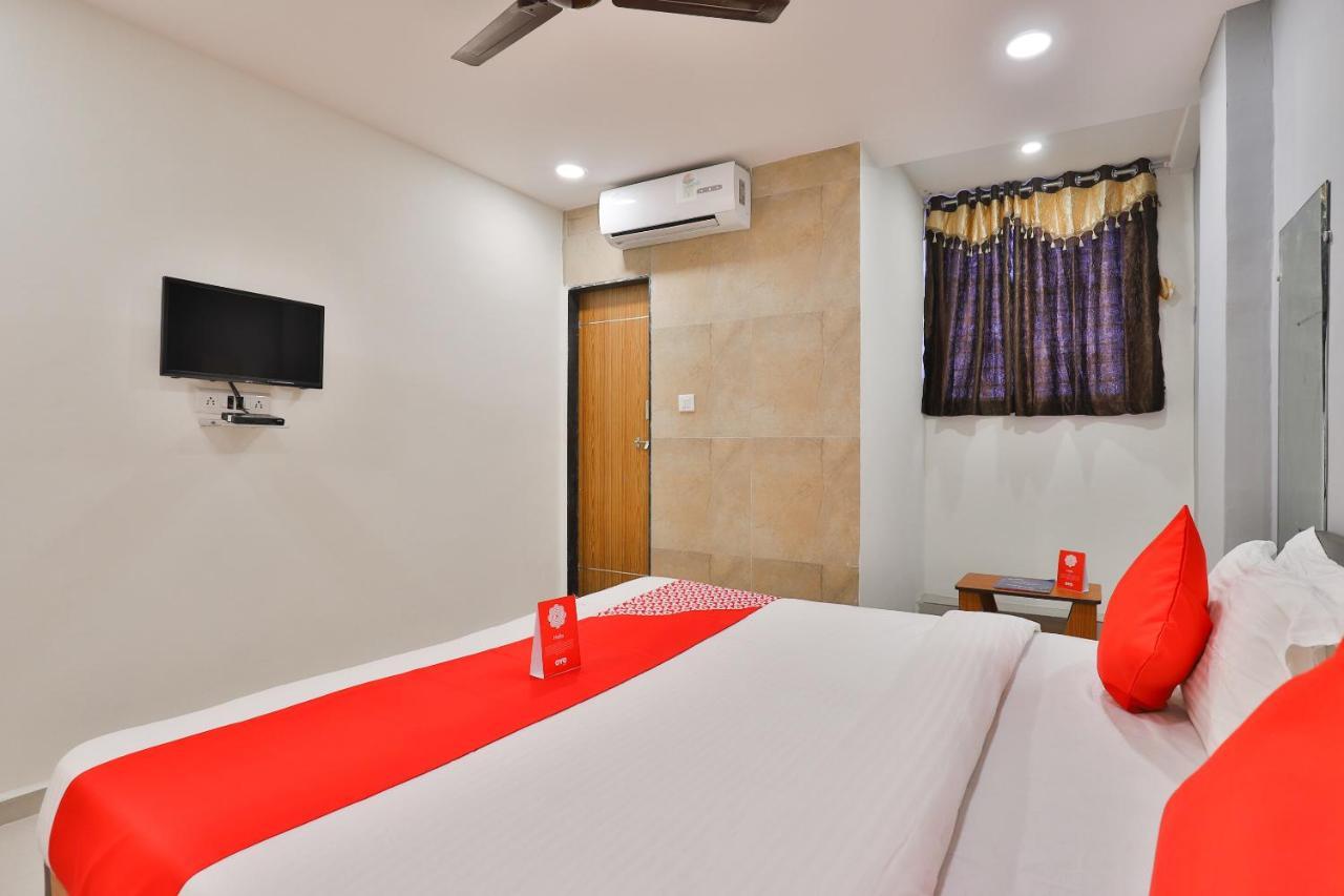 Oyo 16675 Hotel Shri Krishna Inn สุรัต ภายนอก รูปภาพ