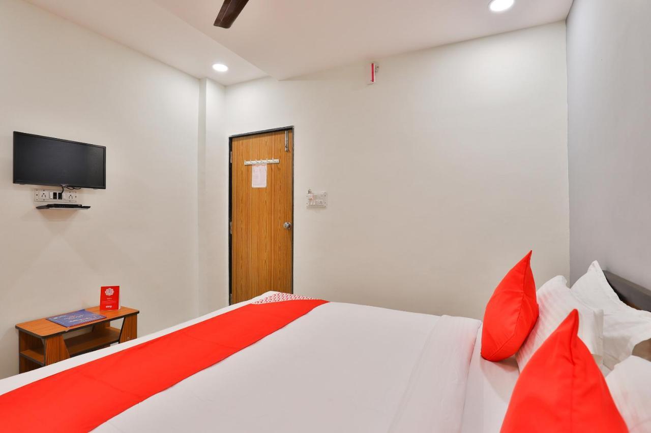 Oyo 16675 Hotel Shri Krishna Inn สุรัต ภายนอก รูปภาพ